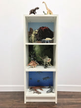 Lade das Bild in den Galerie-Viewer, &quot;Dinoland&quot; Aufkleber für IKEA BILLY Regal - BKS01

